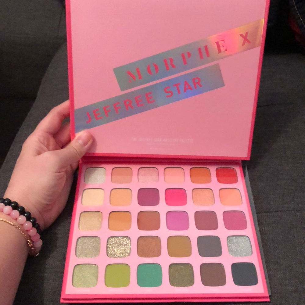 Jeffree Star eyeshadow palette